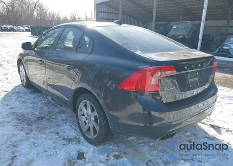 2015 Volvo S60 T5 z USA, uszkodzony, nr VIN YV126MFJ1F1344559